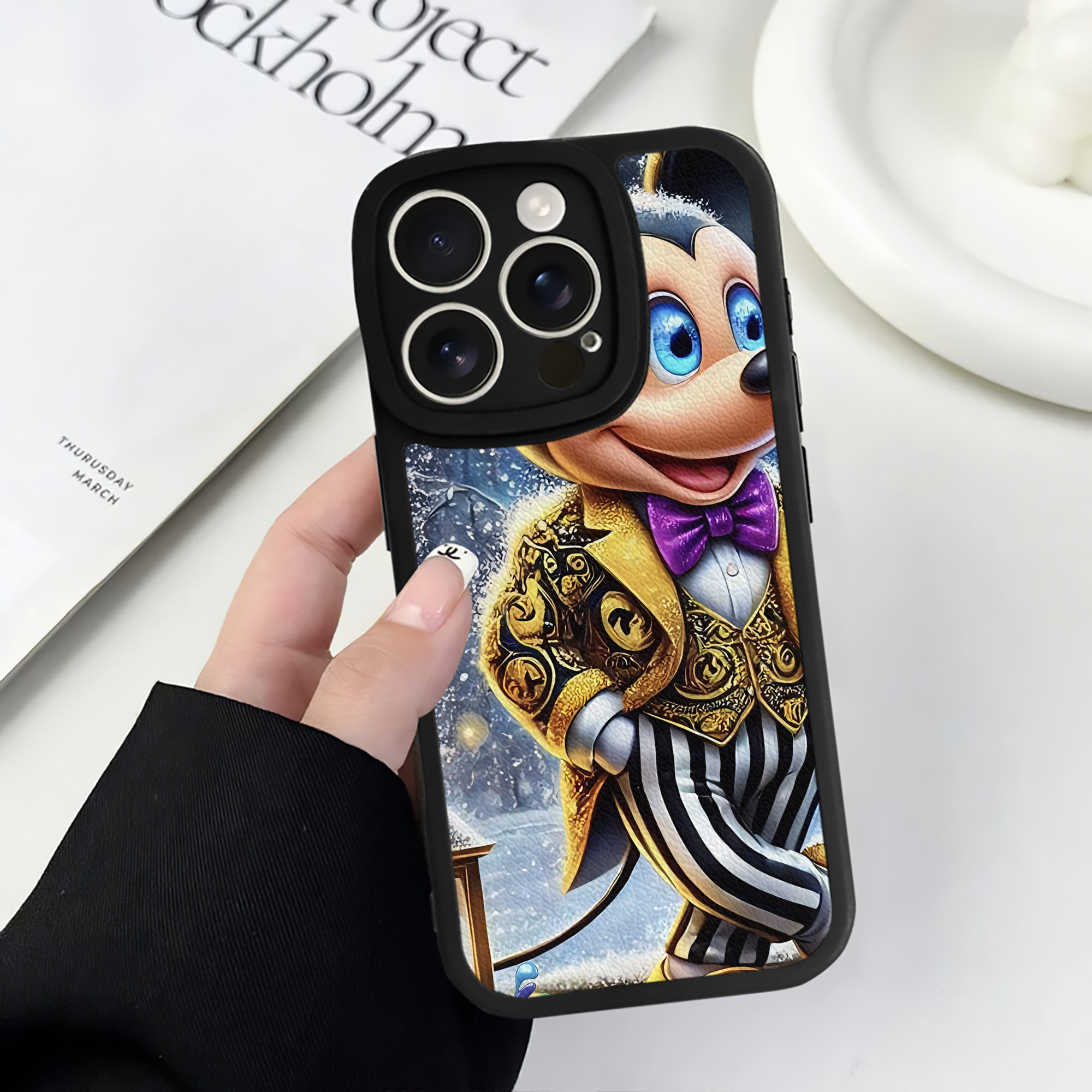 （画像用） ミッキーマウス Mickey Mouse 【iPhone 16シリーズ対応】シリコンスマホケース（レザー調） 材質：シリコン